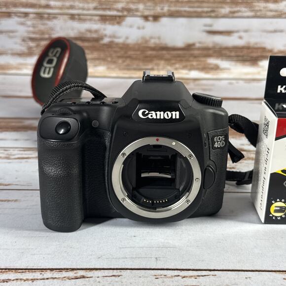 Canon - EOS 40D 10.1MP Digital SLR Camera - Body Only - Picture 2 of 8